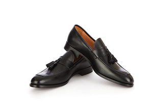 Handcrafted loafers with tassels