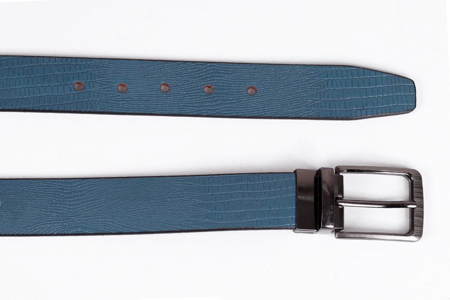 Light blue belt in tumbled leather